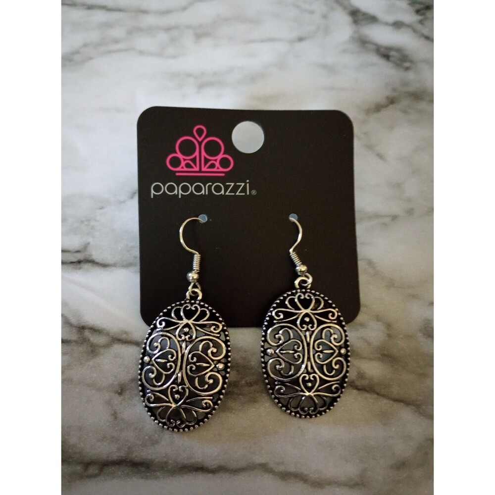 NWT Paparazzi Oval Dangle Earrings Silver Tone